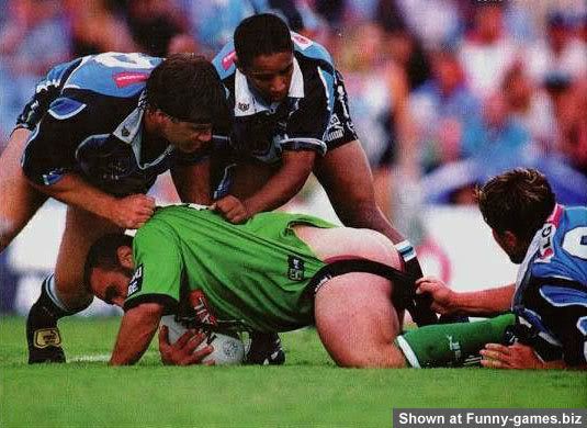 i263.photobucket.com/albums/ii127/bktraveler1/funny-football-pic.jpg