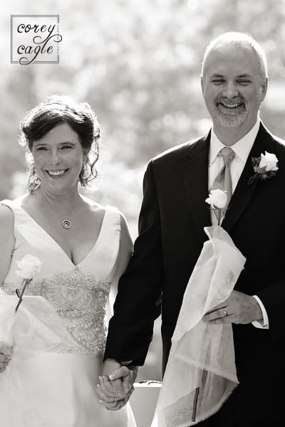 wedding couple with roses