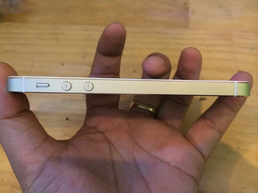 Cần bán IPhone 5s gold 16 Gb Word fullbox đẹp 99% giá tốt - 2
