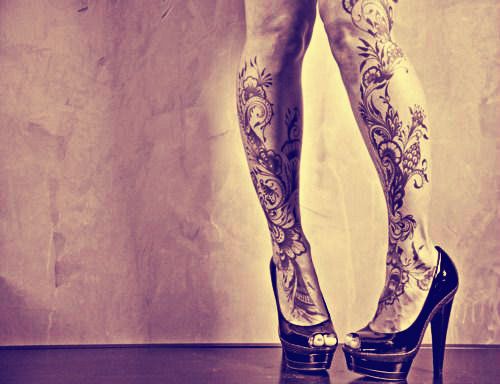 black-and-white-fashion-girl-photography-tattoos-Favimcom-456482_zps372798ce
