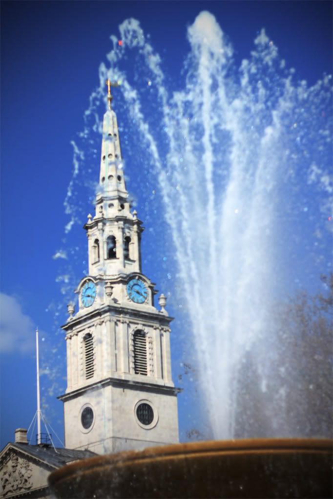 IMAGE: http://i263.photobucket.com/albums/ii142/modna/london%20pics/st-martins-2.jpg