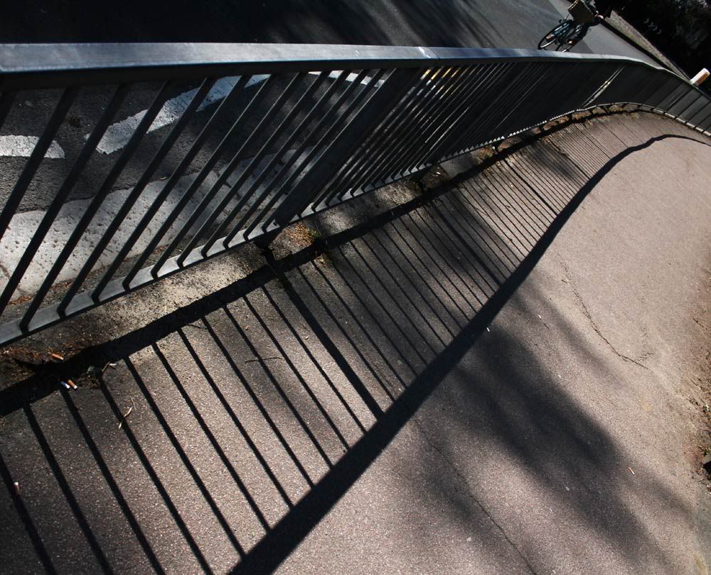 IMAGE: http://i263.photobucket.com/albums/ii142/modna/regents%20park/fence.jpg