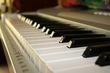 th_pianosmall.jpg