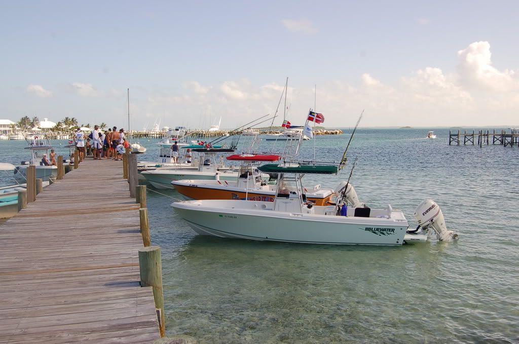 Docking at Nippers Pictures, Images and Photos