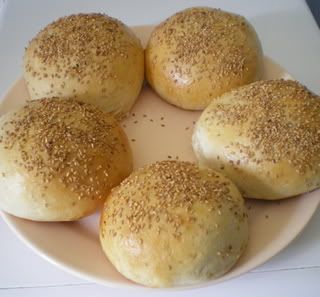 La recette du jour: Petits pains pour hamburger dans Pains IMGP0063_edited