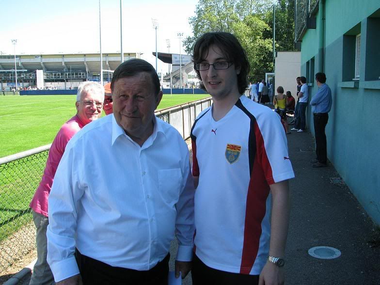 Guy Roux and Dimitar Delov in front of the Stade Abbé Déchamps
