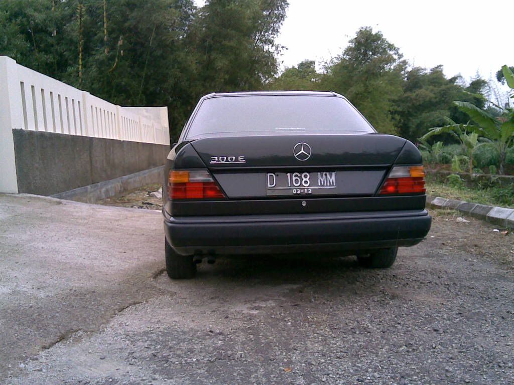 Mercedes benz w124 indonesia #5