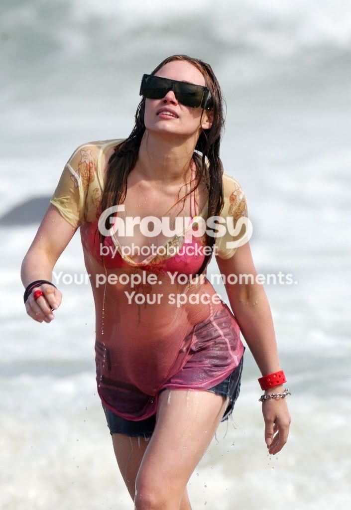 hilary-duff-bikini-1-04.jpg