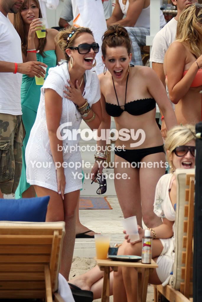 hilary_duff_can_bikini_5_big.jpg