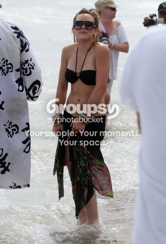 hilary_duff_can_bikini_8_big.jpg